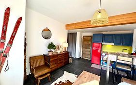 Superb Cosy Apartment With Balcony
